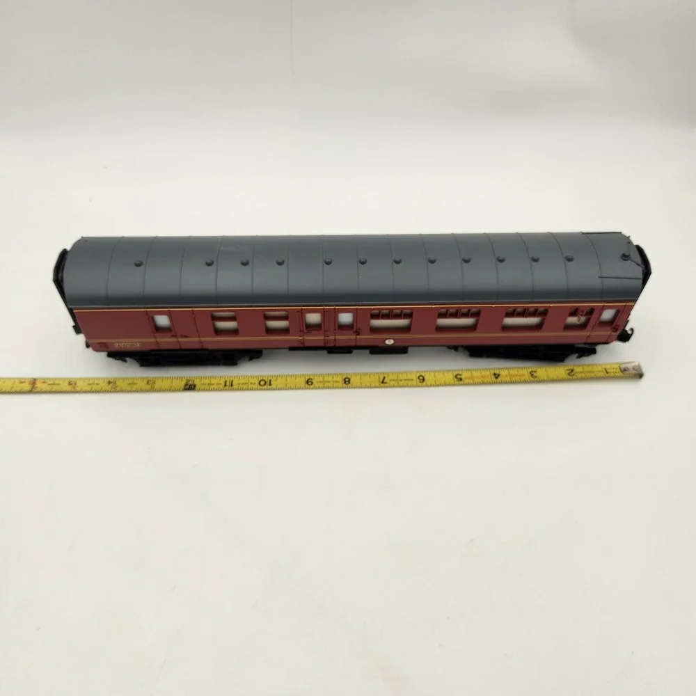 BR Maroon Mark 1 Passenger Coach 99720 HO OO Scale Model Train Carriage